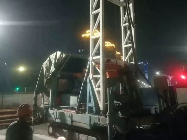 11 履帶式正循環(huán)鉆機.jpg