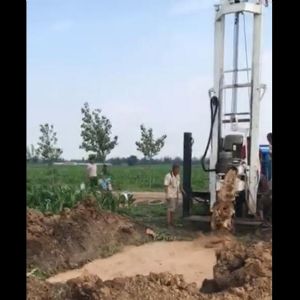 2017山東濰坊宏達(dá)鉆機(jī)履帶反循環(huán)多功能一體機(jī)現(xiàn)場(chǎng)試機(jī)