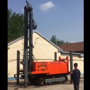 2017山東濰坊宏達(dá)鉆機(jī)最新全遙控全液壓履帶式氣動(dòng)工藝鉆機(jī)